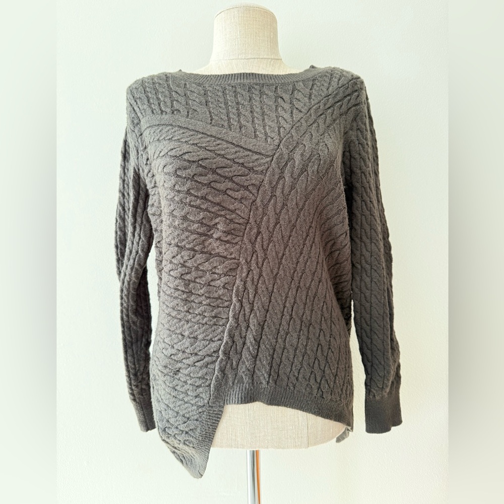 Evolution by Cyrus Aneesa Cable Knit Asymmetric Hem Sweater Olive Green Sz M - Picture 2 of 11